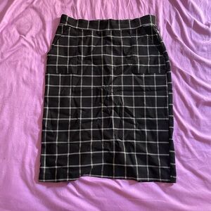 89th & Madison Black and White Knee-Length Pencil Skirt